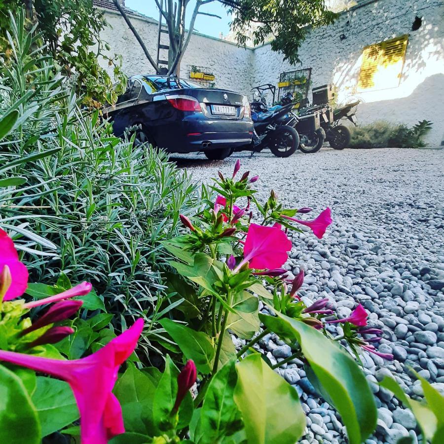 Family Apartment Near Old Town Mostar Bagian luar foto