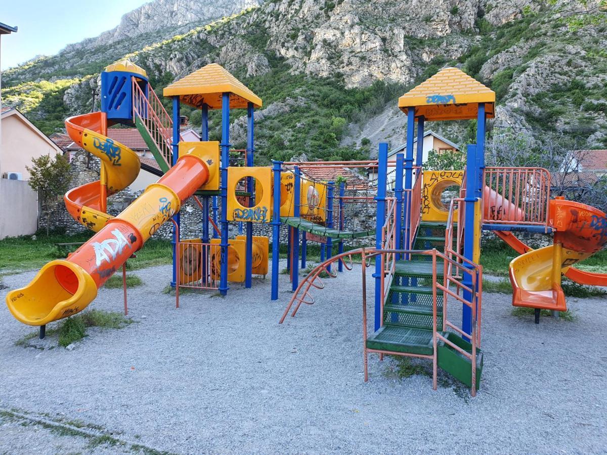 Family Apartment Near Old Town Mostar Bagian luar foto