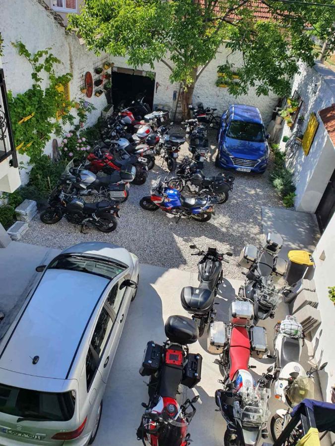 Family Apartment Near Old Town Mostar Bagian luar foto