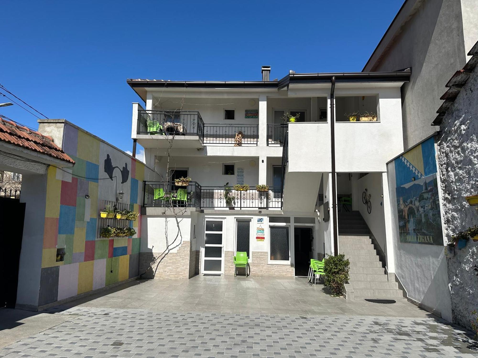 Family Apartment Near Old Town Mostar Bagian luar foto